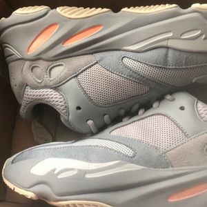 yeezy boost 700